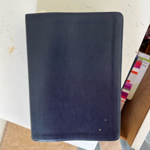 She reads truth bible - Picture 3 of 4